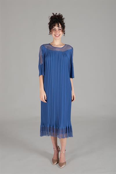 Oval Yaka Taşlı Piliseli Elbise