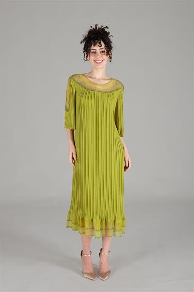 Oval Yaka Taşlı Piliseli Elbise