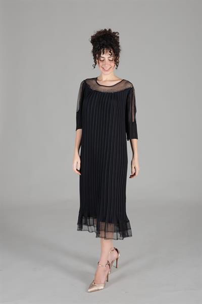 Oval Yaka Taşlı Piliseli Elbise