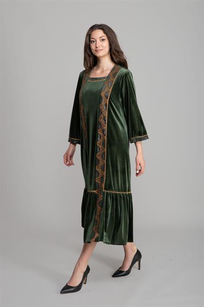 U Yaka Nakışlı Kadife Elbise