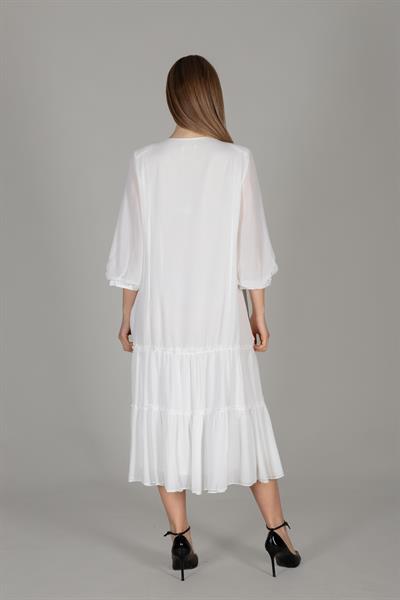 فستان شيفون مطرز بفتحة رقبة على شكل حرف V