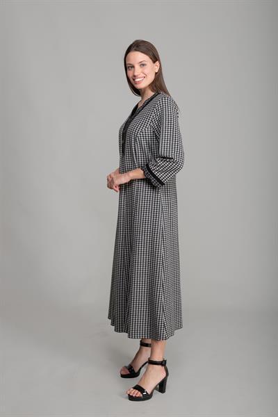 V Yaka Jakarlı Elbise