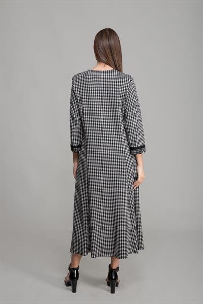 V Yaka Jakarlı Elbise