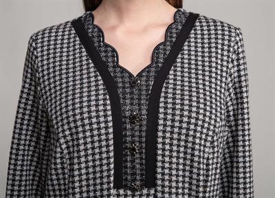 V Yaka Jakarlı Elbise