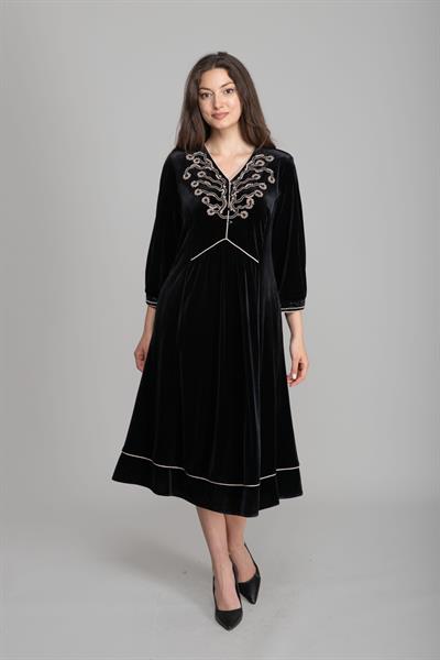 V Yaka Kadife Nakışlı Elbise