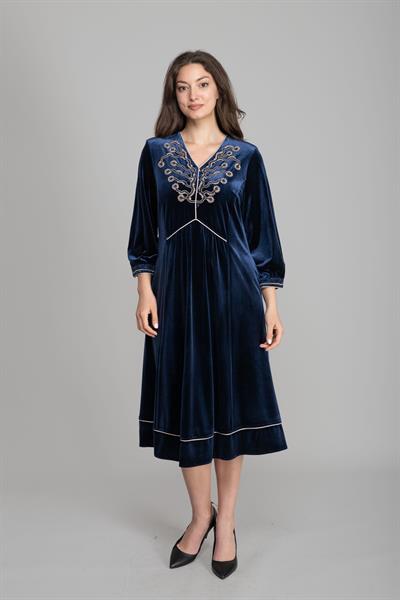 V Yaka Kadife Nakışlı Elbise