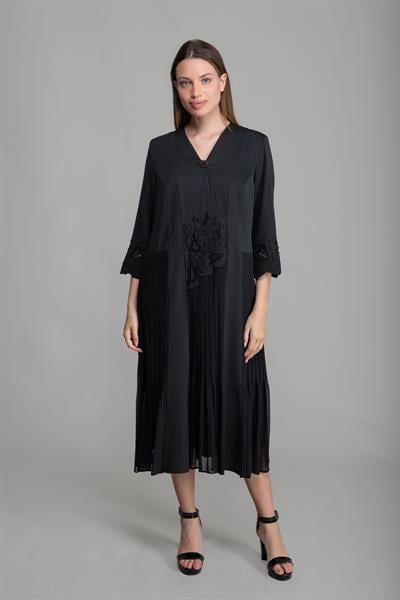 V Yaka Nakışlı İncili Elbise