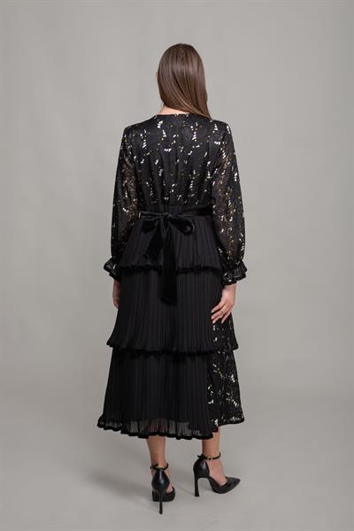 فستان لامع محروق بفتحة رقبة على شكل حرف V