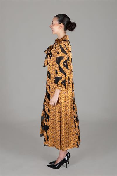 Y Yaka Fularlı Elbise