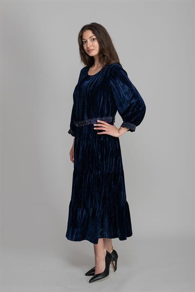 Yuvarlak Yaka Kraşlı Kadife Elbise