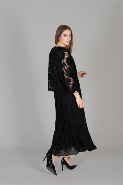 Yuvarlak Yaka Nakışlı Kadife Ceket + Şifon Etek