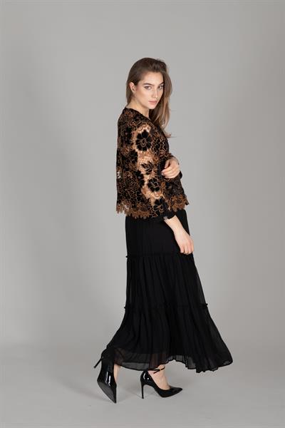 Yuvarlak Yaka Nakışlı Kadife Ceket + Şifon Etek