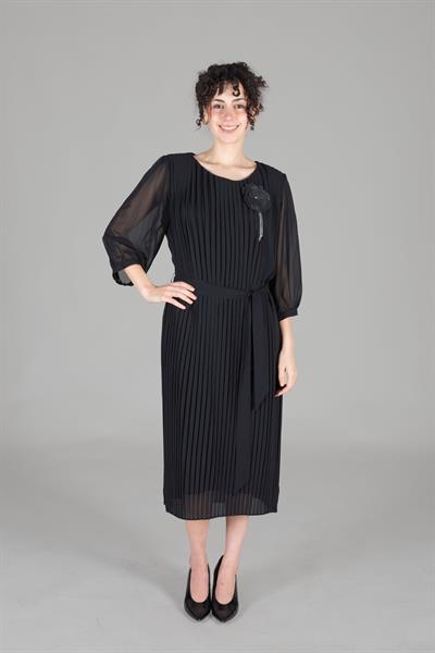 Yuvarlak Yaka Piliseli Elbise