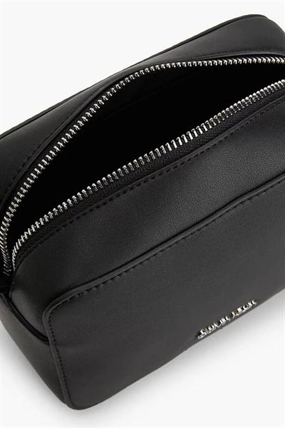 Calvin Klein 0293 Kadın Ck Must Çapraz Kamera Çanta