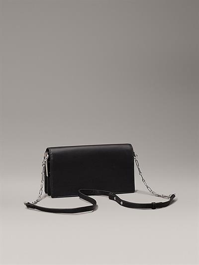 Calvin Klein 2807 Kadın Ck Elongated Omuz Çantası
