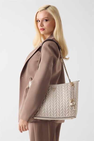 Guess 972022 Kadın Cheryl Kapitoneli Omuz Çantası