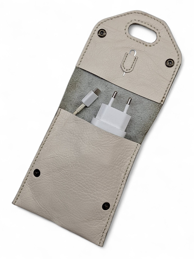 %100 Gerçek Deri El Yapımı Telefon Şarj Organizeri - Priz Üstü Askılı Telefon Standı -  Beyaz