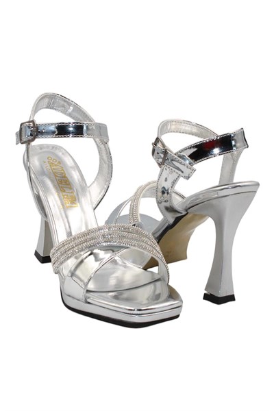Celira Gümüş Rugan Taşlı Klasik Topuk Kadın Ayakkabı