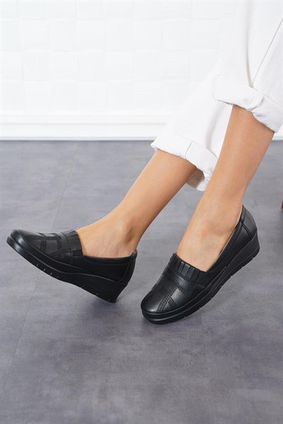 Celira Siyah Günlük Rahat Taban Anne Ayakkabı HS00326