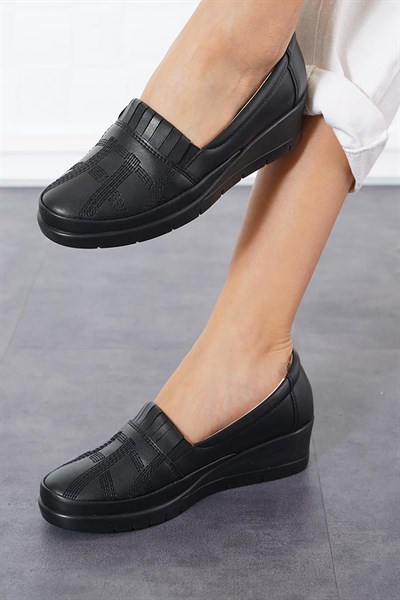 Celira Siyah Günlük Rahat Taban Anne Ayakkabı HS00326
