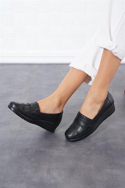 Celira Siyah Günlük Rahat Taban Anne Ayakkabı HS00326