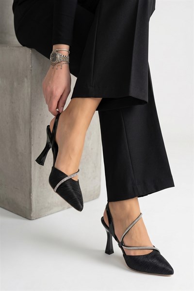 Celira Siyah Kadın 8 Cm Taşlı Biyeli Topuklu Ayakkabı