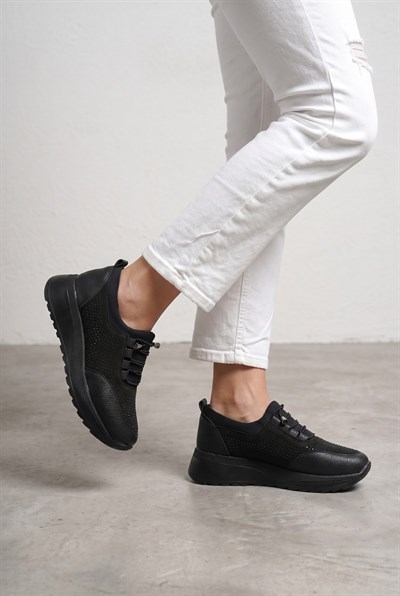 Celira Wst Siyah Taşlı Bağcıklı Kadın Spor Ayakkabı