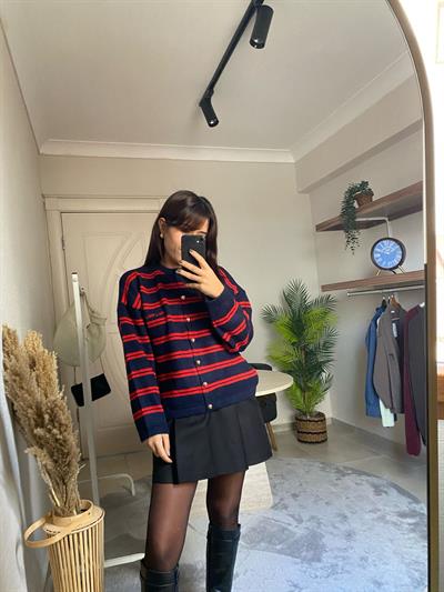 Çizgili Gold Düğmeli Hırka