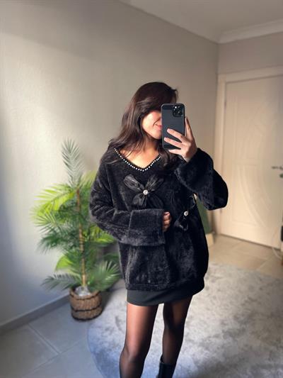 İnci Detaylı Çiçek İşlemeli Kazak