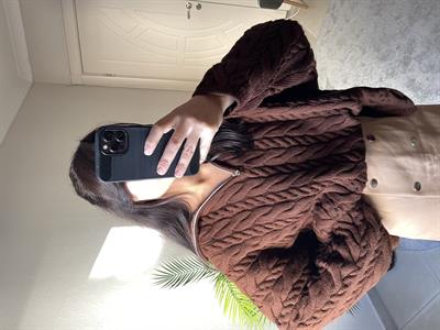 Saç örgü kahve kazak