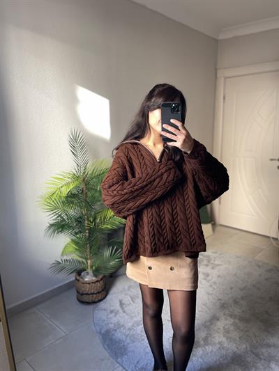 Saç örgü kahve kazak