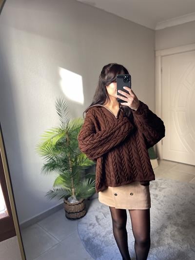 Saç örgü kahve kazak