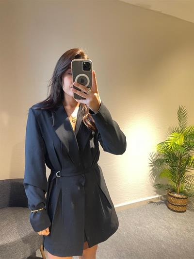 SİYAH KEMERLİ BLAZER