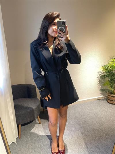 SİYAH KEMERLİ BLAZER