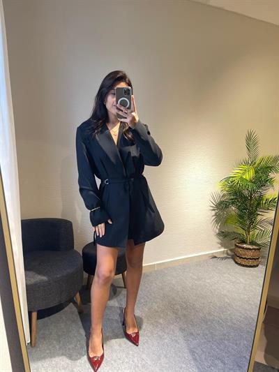 SİYAH KEMERLİ BLAZER