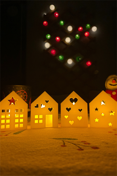 Minimalist Kış Evleri Tealight Mumluk 4'lü Set Kalpli Yıldızlı Noel Evi Yılbaşı Hediyesi Ev Dekor