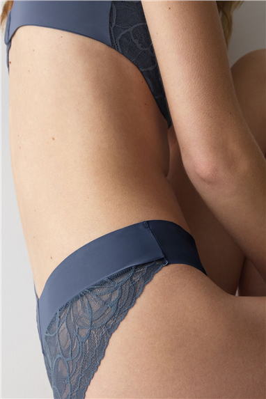 Triumph Body Make-Up Illusion Lace Highleg Tai Kadın Külot