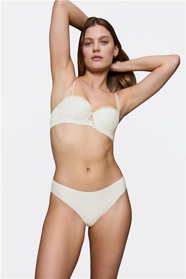 Triumph Body Make-Up illusion Lace Highleg Tai Külot