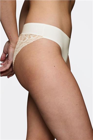 Triumph Body Make-Up illusion Lace Highleg Tai Külot
