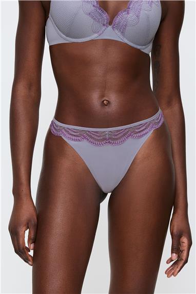 Triumph Comfort Glam String Kadın Külot