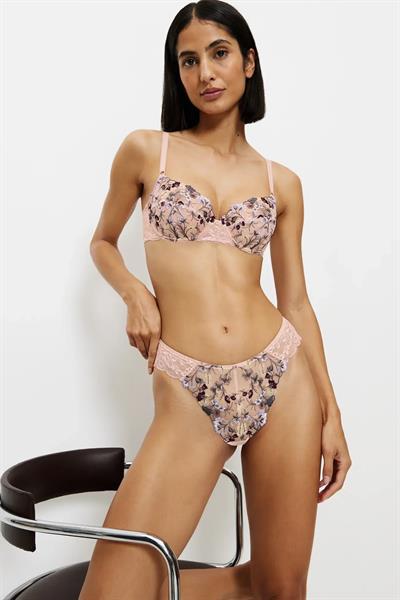 Triumph Sensual Spotlight Highleg Brazilian Külot