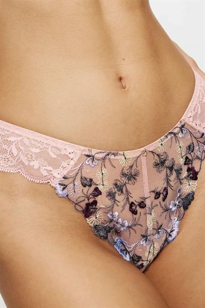 Triumph Sensual Spotlight Highleg Brazilian Külot