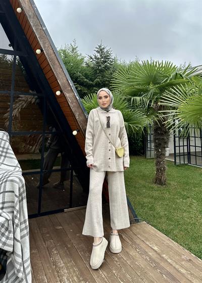 Önü Çıtçıtlı Yakalı Triko Takım Taş