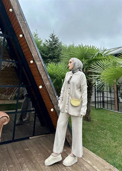 Önü Çıtçıtlı Yakalı Triko Takım Taş