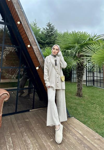 Önü Çıtçıtlı Yakalı Triko Takım Taş