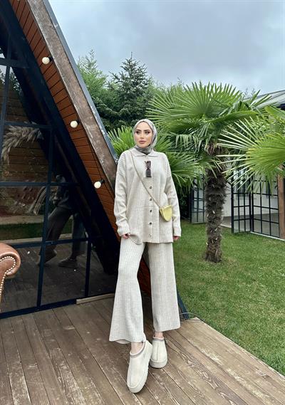 Önü Çıtçıtlı Yakalı Triko Takım Taş