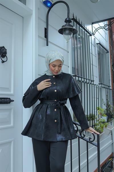 Varak Baskılı Pelerinli Takım Siyah