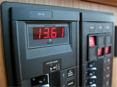 Blue Sea Systems Dijital Voltmetre 0-60V DC