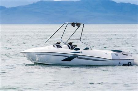 BOSS Audio Systems B40RGB Renkli Bluetooth lu Amfi li Waketower Marin Hoparlör