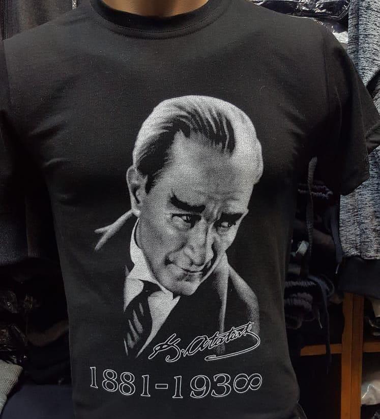 Atatürk baskılı siyah tişört